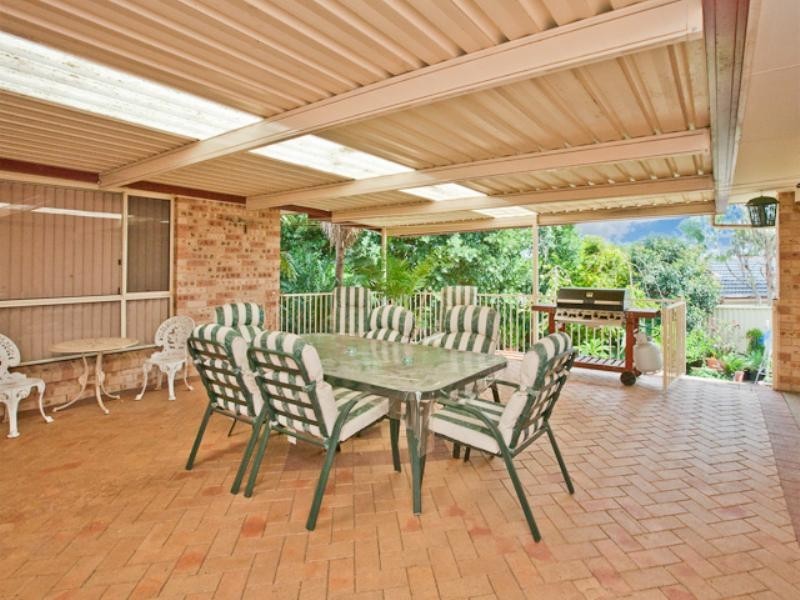 15 Downes Crescent, Currans Hill NSW 2567