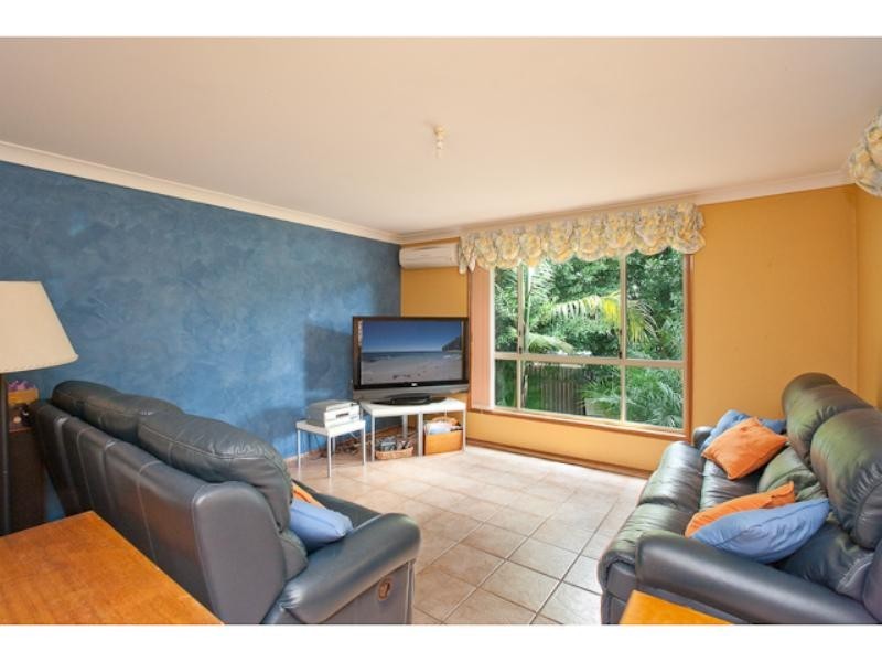 15 Downes Crescent, Currans Hill NSW 2567