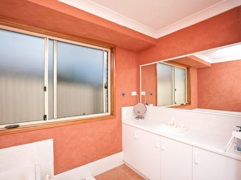 15 Downes Crescent, Currans Hill NSW 2567