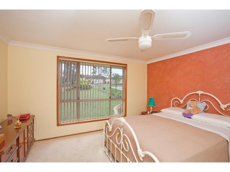 15 Downes Crescent, Currans Hill NSW 2567