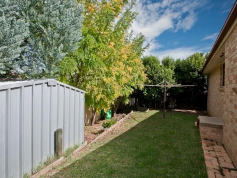 15 Downes Crescent, Currans Hill NSW 2567
