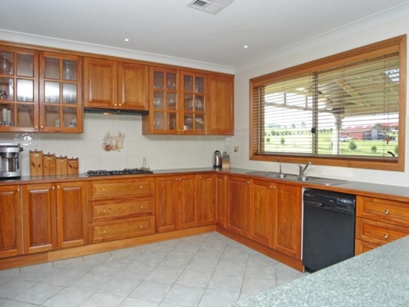 5 Robert Place, Razorback NSW 2571