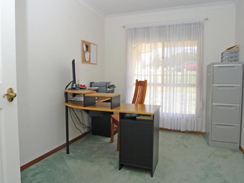 5 Robert Place, Razorback NSW 2571