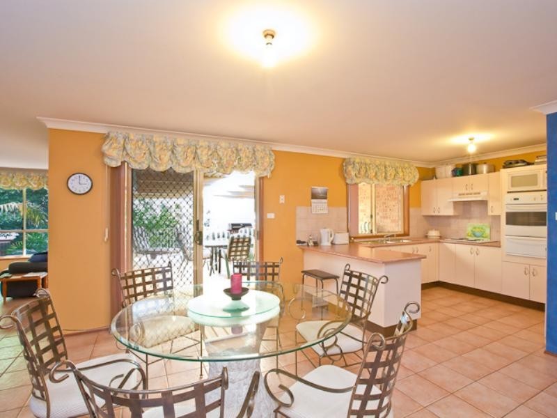 15 Downes Crescent, Currans Hill NSW 2567