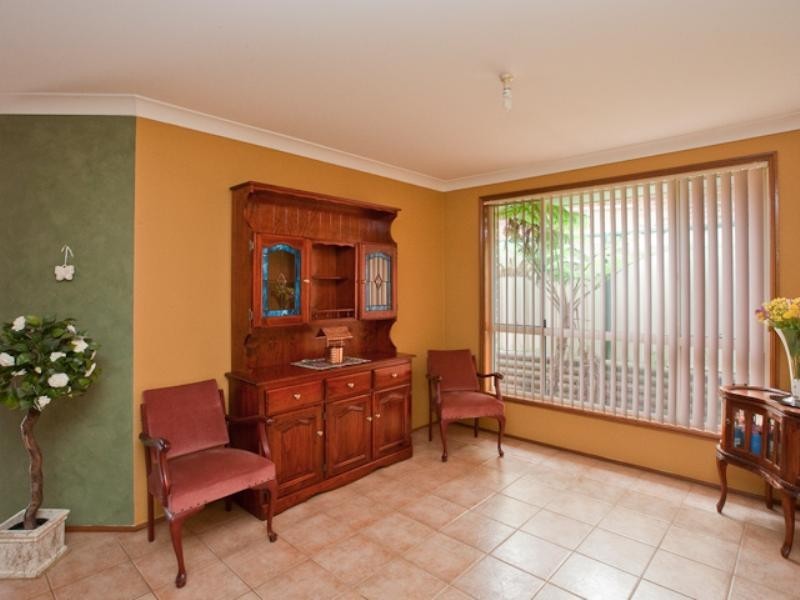 15 Downes Crescent, Currans Hill NSW 2567