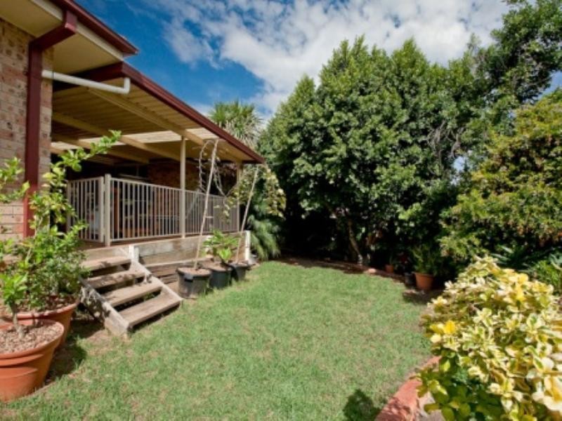15 Downes Crescent, Currans Hill NSW 2567