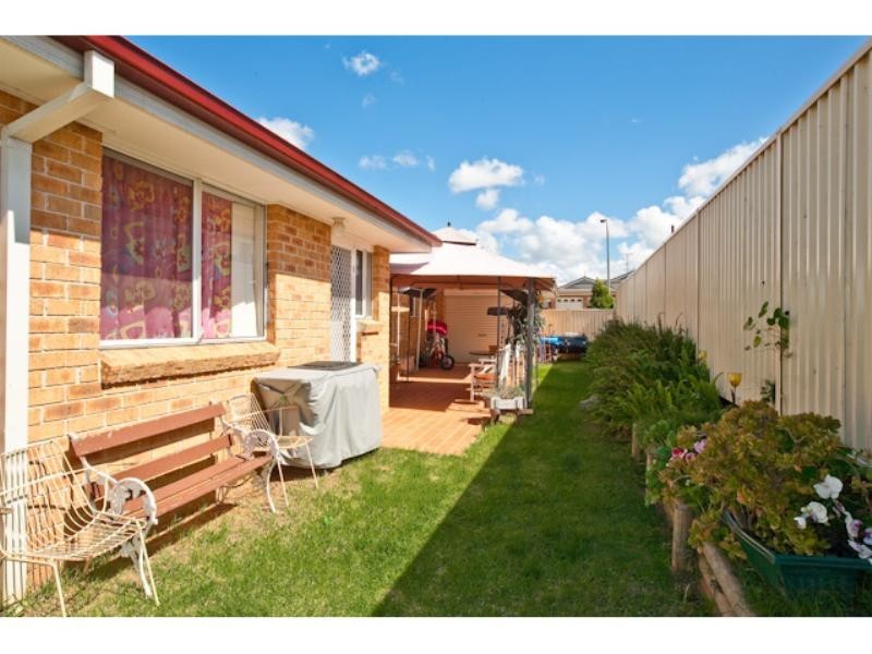 39 Archibald Cresent, Rosemeadow NSW 2560