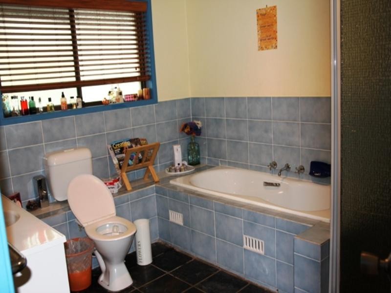 52 Cleopatra Drive, Rosemeadow NSW 2560