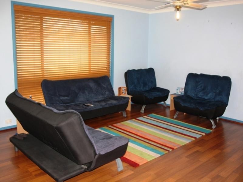 52 Cleopatra Drive, Rosemeadow NSW 2560