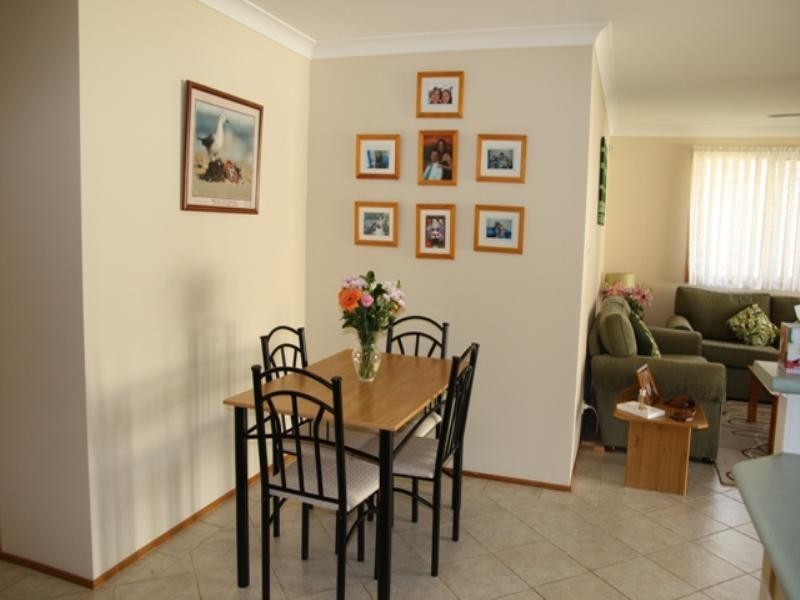 3 Titania Place, Rosemeadow NSW 2560