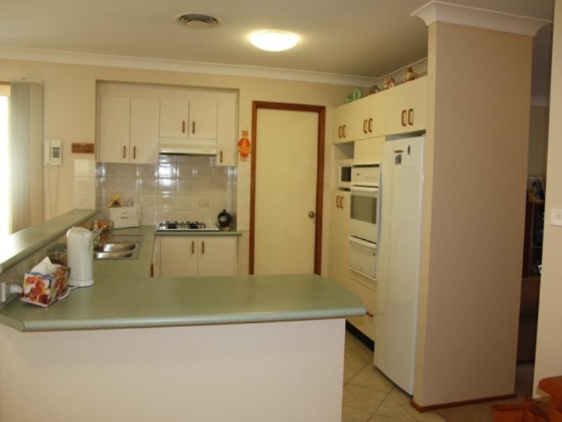 3 Titania Place, Rosemeadow NSW 2560