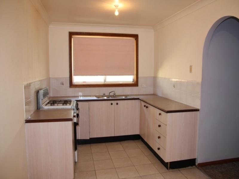 1/12 Cougar Place, Raby NSW 2566