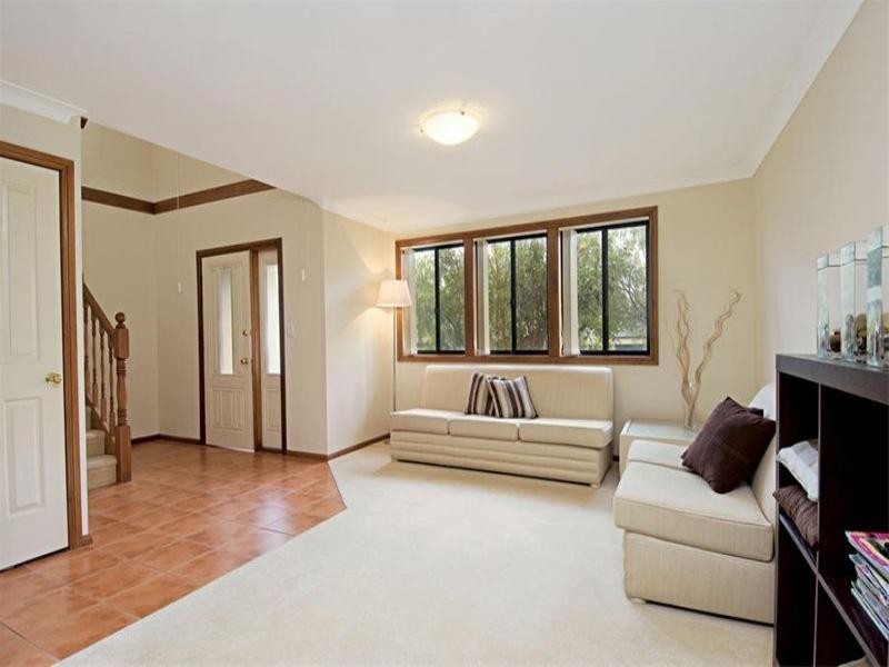 10 Pickets Place, Currans Hill NSW 2567