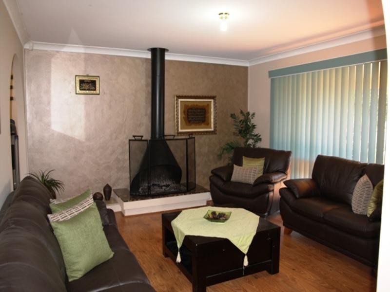 38 Donalbain Circuit, Rosemeadow NSW 2560