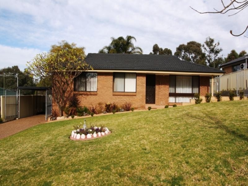 16 Ettalong Place, Woodbine NSW 2560