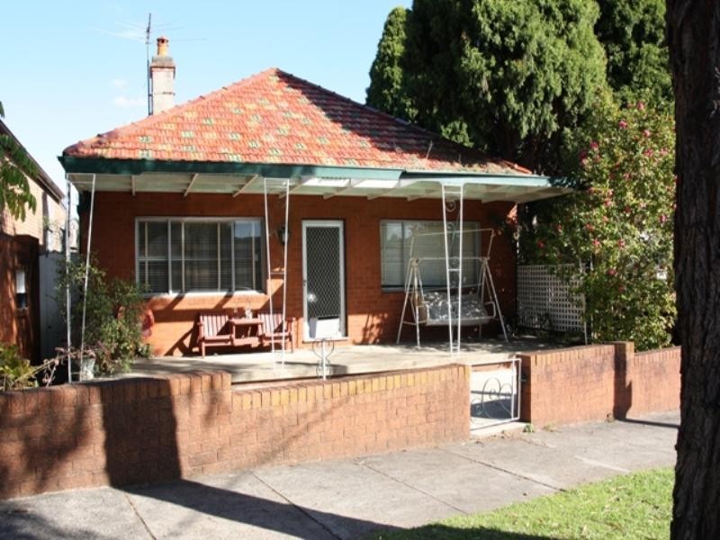 24 Riverside Crescent, Marrickville NSW 2204