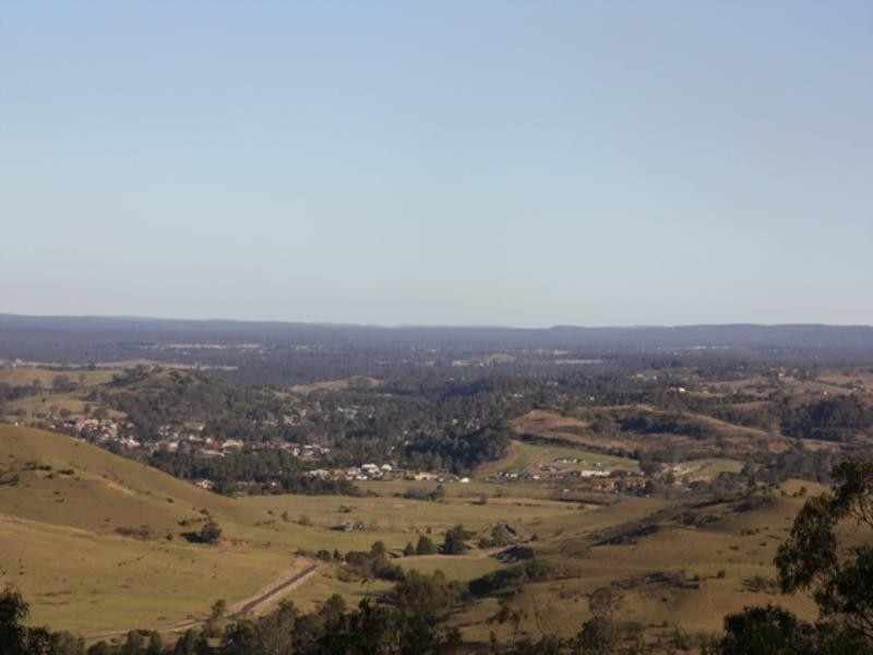 8 Robert Place, Razorback NSW 2571