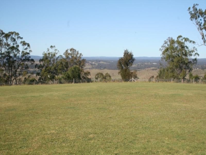 8 Robert Place, Razorback NSW 2571