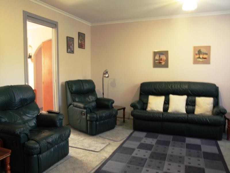 11 Jarndyce Avenue, Ambarvale NSW 2560