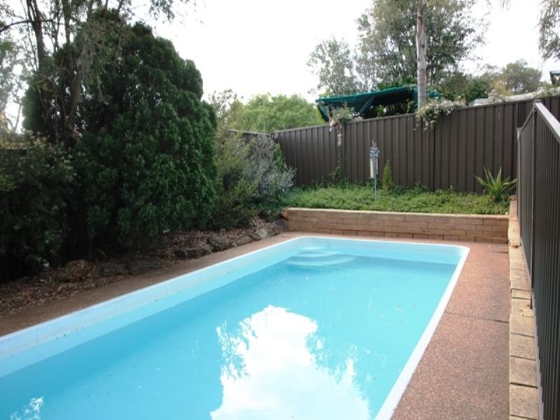 11 Jarndyce Avenue, Ambarvale NSW 2560