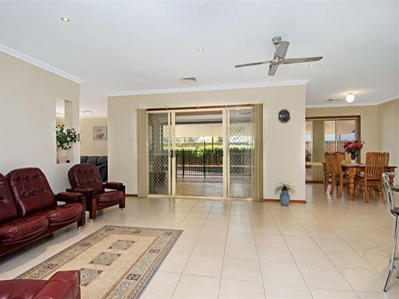 18 Hillier Close, Camden Park NSW 2570