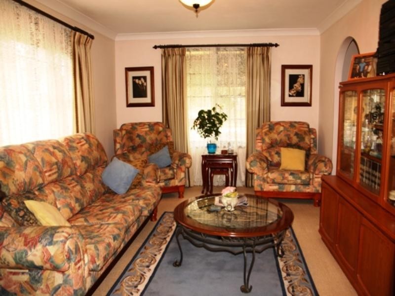 136 Harrow Road, Glenfield NSW 2167