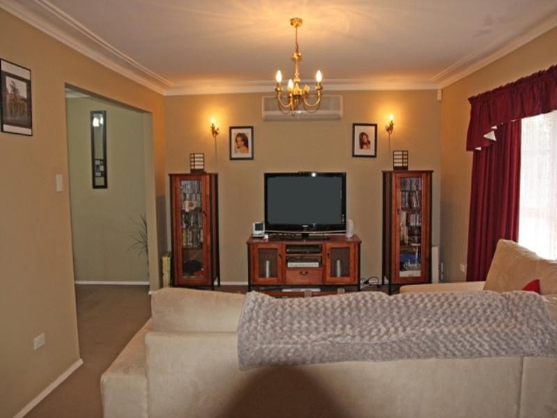 28 Anembo Cresent, Bradbury NSW 2560