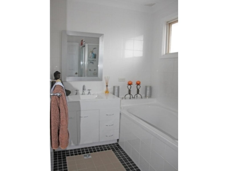 28 Anembo Cresent, Bradbury NSW 2560