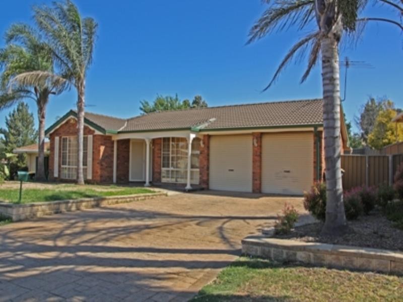 11 Malvolio Street, Rosemeadow NSW 2560