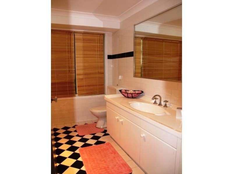 11 Malvolio Street, Rosemeadow NSW 2560