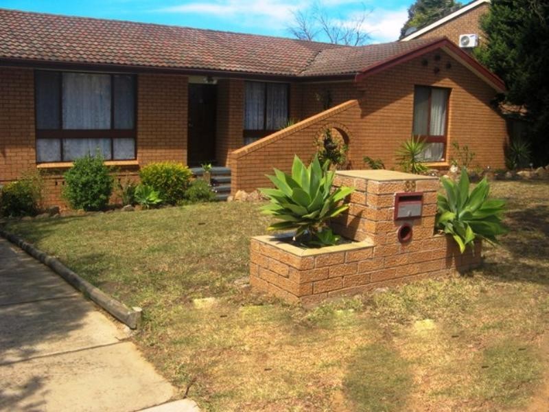 33 Clerkenwell Street, Ambarvale NSW 2560