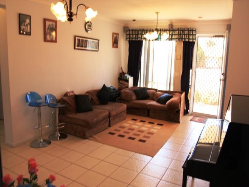 296 Copperfield Drive, Rosemeadow NSW 2560