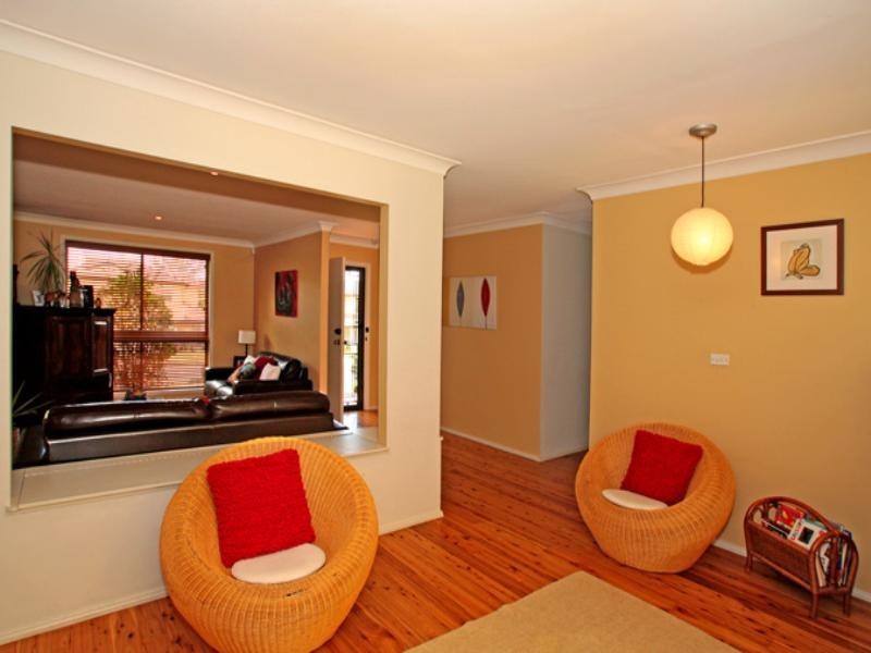 25 Donalbain Circuit, Rosemeadow NSW 2560