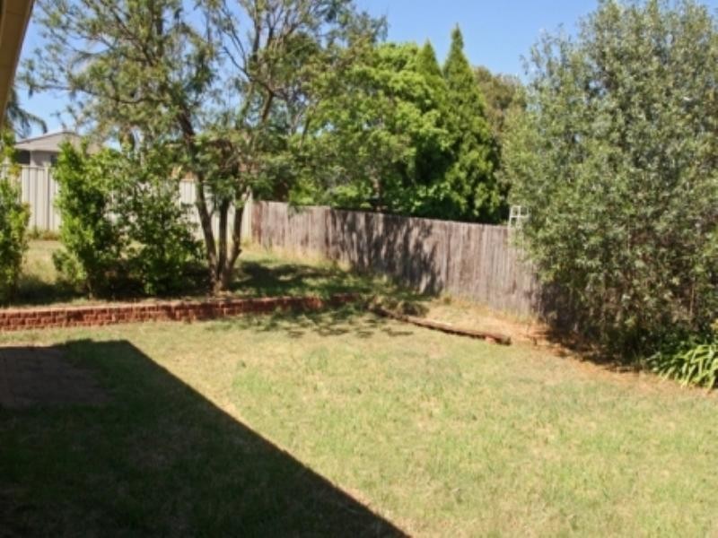 6 Octavia Avenue, Rosemeadow NSW 2560