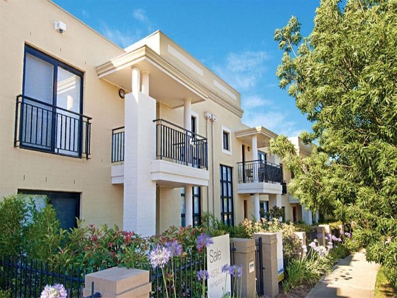 33 Parkside Crescent, Campbelltown NSW 2560