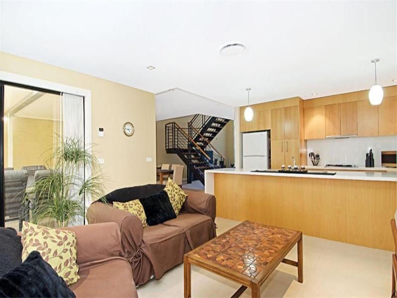 33 Parkside Crescent, Campbelltown NSW 2560