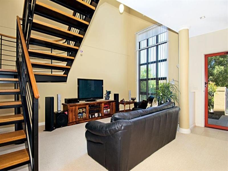 33 Parkside Crescent, Campbelltown NSW 2560