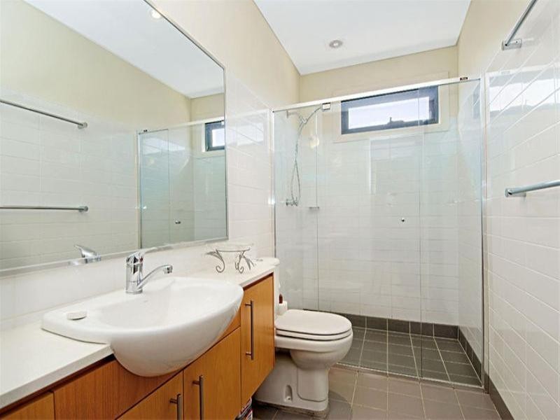 33 Parkside Crescent, Campbelltown NSW 2560
