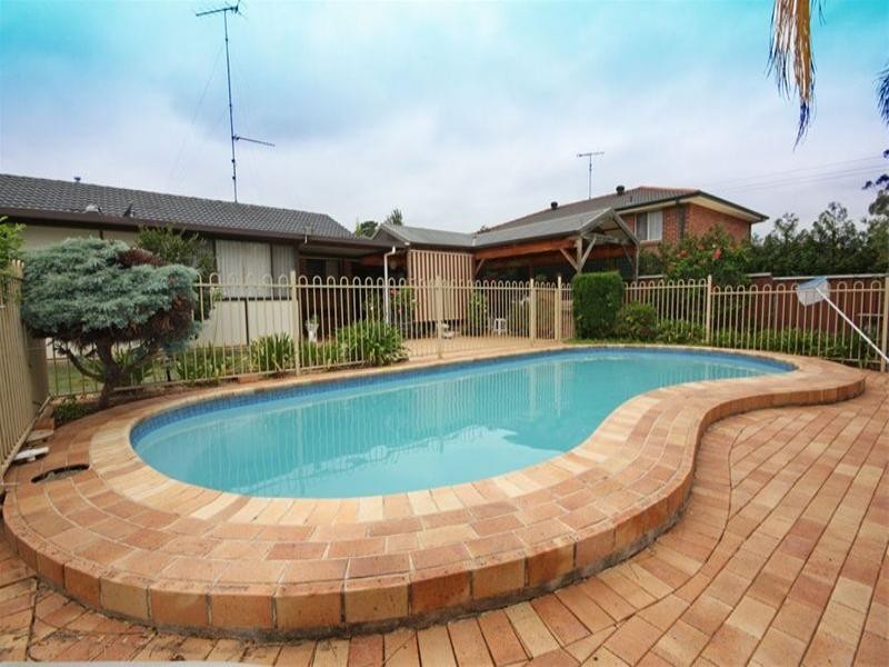 4 Crookston Drive, Camden South NSW 2570