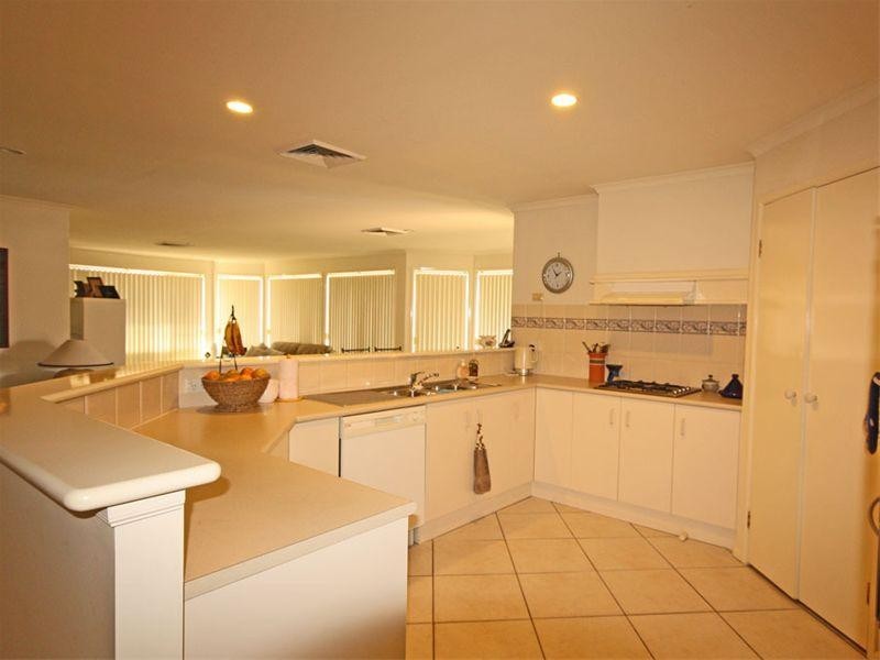 30 Englorie Park Drive, Glen Alpine NSW 2560