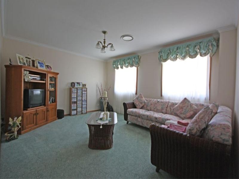 8 Hindmarsh Avenue, Camden Park NSW 2570