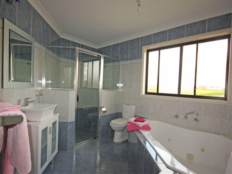 83 Englorie Park Drive, Glen Alpine NSW 2560