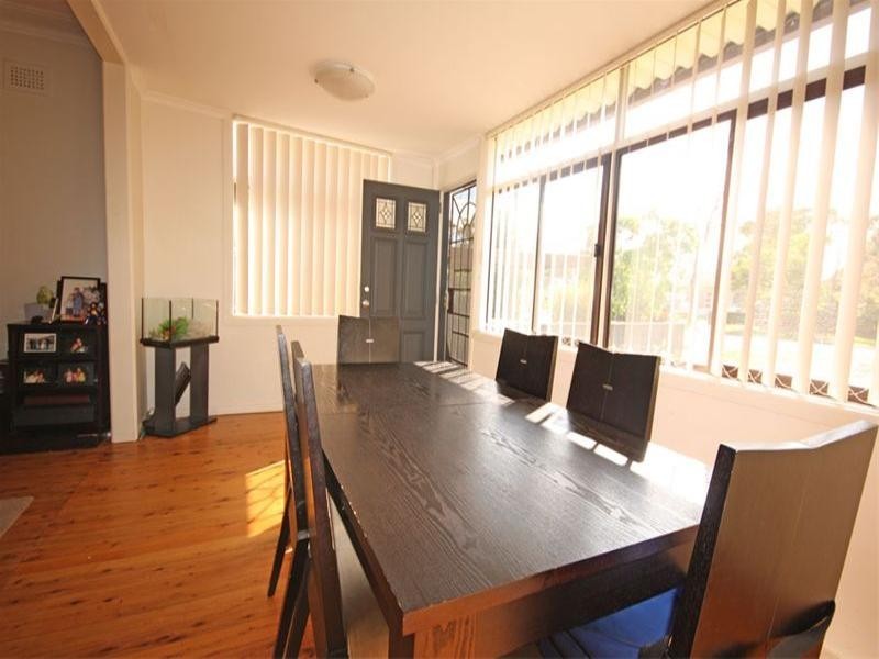 18 Parkland Avenue, Macquarie Fields NSW 2564