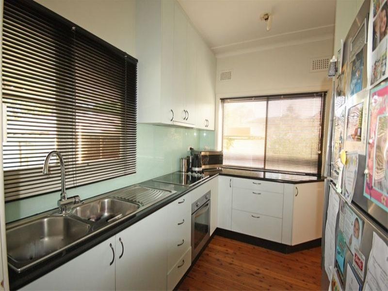 18 Parkland Avenue, Macquarie Fields NSW 2564