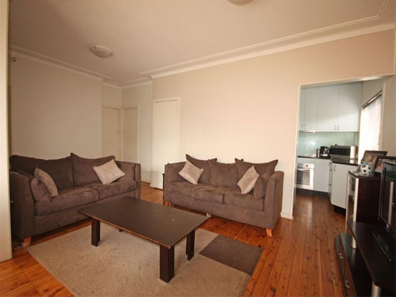 18 Parkland Avenue, Macquarie Fields NSW 2564