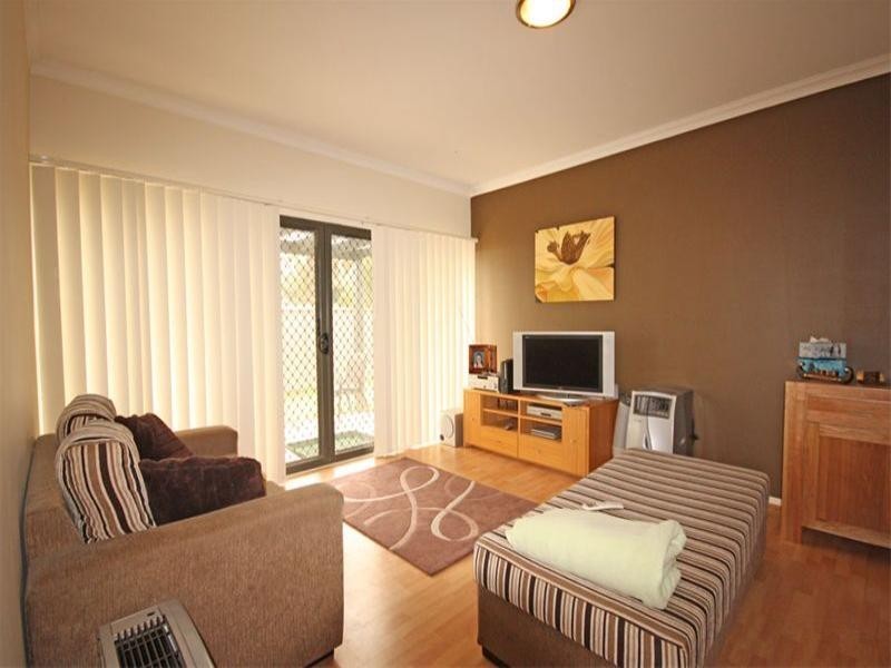 38 Pelargonium Crescent, Macquarie Fields NSW 2564