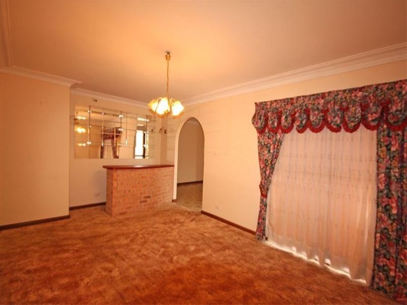 121 Longhurst Drive, Minto NSW 2566