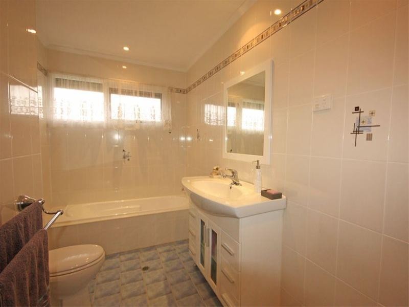 4 Dickens Road, Ambarvale NSW 2560