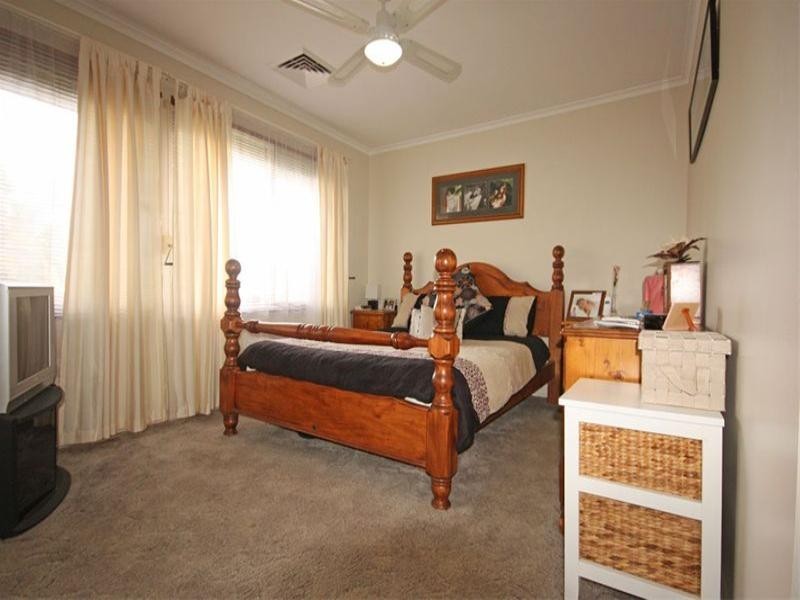 4 Dickens Road, Ambarvale NSW 2560