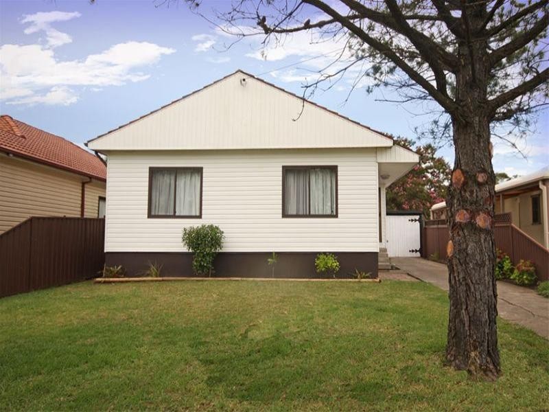 4 Margaret Street, Minto NSW 2566